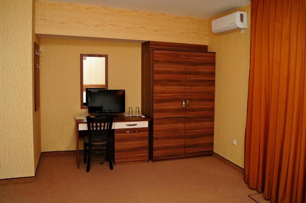 Family Hotel Ramira Kyustendil Ruang foto